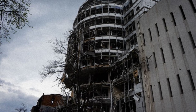 Zelensky shows photos of destruction, vows to punish Russian criminals