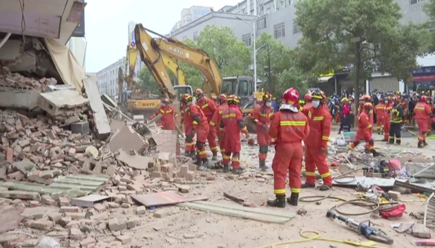 У Китаї обвалився «самобуд» - під завалами понад 20 людей, близько 40 зникли безвісти