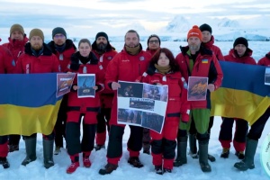 ウクライナの南極調査隊、マリウポリ防衛者への応援動画を公開