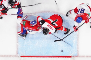 ЧМ по хоккею: Чехия по буллитам уступила Австрии, Швеция обыграла Великобританию