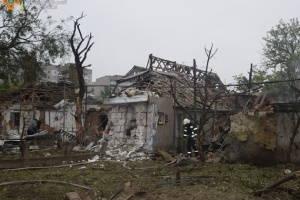 У Миколаєві внаслідок ракетного удару сталася пожежа, поранено людину