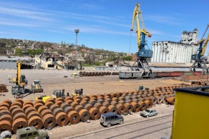 Десятки миллионов долларов: за порт в Мариуполе борются разные группы российского влияния