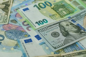 НБУ больше не будет ограничивать курс наличной валюты в банках