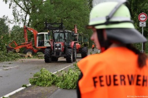 Торнадо наробив лиха на півночі Німеччини: понад 40 поранених, ще 100 опинились у пастці