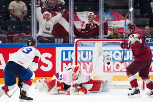 ЧМ по хоккею: Великобритания упустила победу над Латвией, Казахстан проиграл Германии