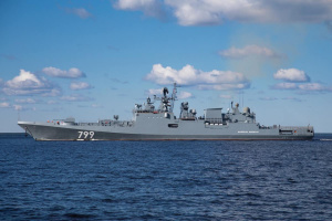 росія перегруповує флот - у Чорне море увійшов крейсер «Адмірал Макаров»
