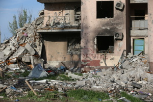 У Маріуполі росіяни вивозять тіла загиблих людей разом із завали знищених будинків – мер