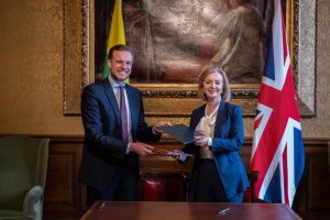Außenminister Britanniens und Litauens erörtern Wege zur Freigabe des Hafens von Odessa 