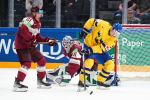ЧС з хокею: Швеція обіграла Латвію, Швейцарія по булітах - Німеччину