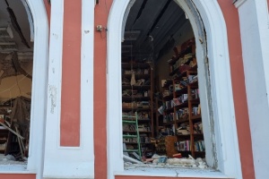 Російські обстріли зруйнували або пошкодили 60 бібліотек в Україні - Денісова