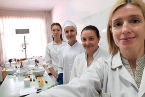 В Івано-Франківському медуніверситеті розпочали виробництво ліків для військових