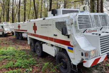 Sept ambulances blindées envoyées de Lviv au front