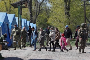 ウクライナ政権関係者、マリウポリ工場からの民間人避難作戦についてコメント
