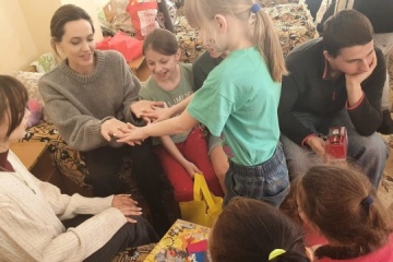 Angelina Jolie visits children evacuated from Luhansk region