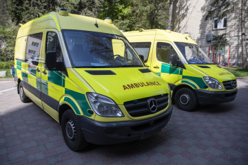 Bruselas entrega dos ambulancias y tres toneladas de cargamento humanitario médico a Kyiv 