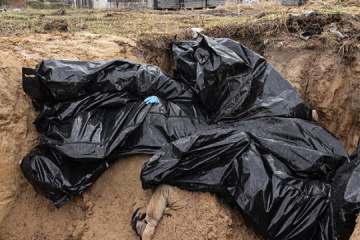 Guerre en Ukraine : Vingt nouveaux corps de civils découverts dans la région de Kyiv, dont celui d’une fillette de 10 ans