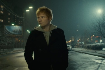 Le chanteur Ed Sheeran a sorti un remix de sa chanson « 2step » avec le groupe de musique ukrainien Antytila
