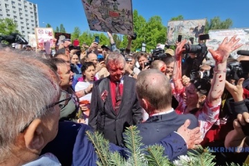  ambasador federacji rosyjskiej w Polsce oblany czerwoną farbą