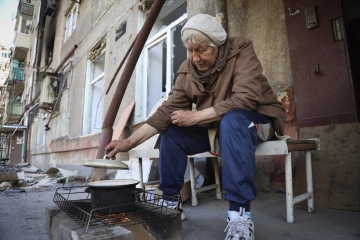 Le président Zelensky partage des photos d'Ukrainiens vivant dans des villes endommagées par les attaques russes