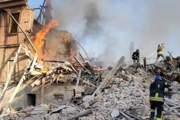 Russische Truppen attackieren Sewerodonezk und Lyssytschansk: Wohnviertel in Flammen