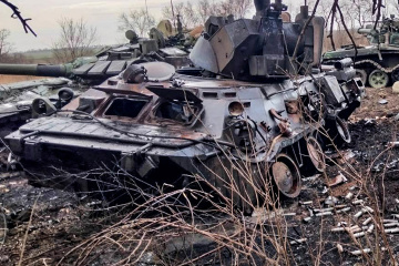 Im Süden vernichten ukrainisches Militär 130 Invasoren und zerstören zwei Munitionslager 