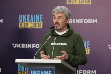 Russian invaders attempt to hold press tour to Mariupol to discredit Ukraine – Tkachenko