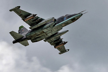 Soldaten der Luftlandebrigade schossen russisches Kampfflugzeug Suchoi Su-25 ab