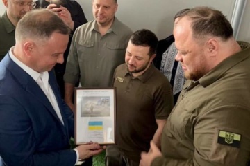 Дуді у Києві подарували марку «з кораблем»
