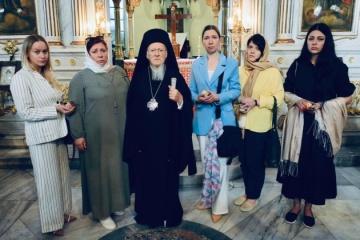 正教会のコンスタンティノープル全地総主教はマリウポリ防衛者のために祈ってくれる＝アゾフ連隊隊員配偶者