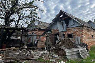 Russisches Flugzeug feuert Raketen auf Region Sumy ab, Häuser und Hochspannungsleitungen beschädigt