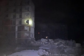 L’armée russe bombarde la région de Donetsk : maisons, gare, hôpital et usine détruits
