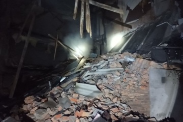 In Charkiw aus Trümmern eines Hochhauses Leichname von vier Opfern herausgeholt