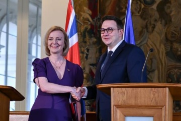 La República Checa y Reino Unido seguirán apoyando a Ucrania con armas pesadas