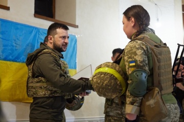 Volodymyr Zelensky s’est rendu dans la région de Kharkiv pour rencontrer les troupes ukrainiennes