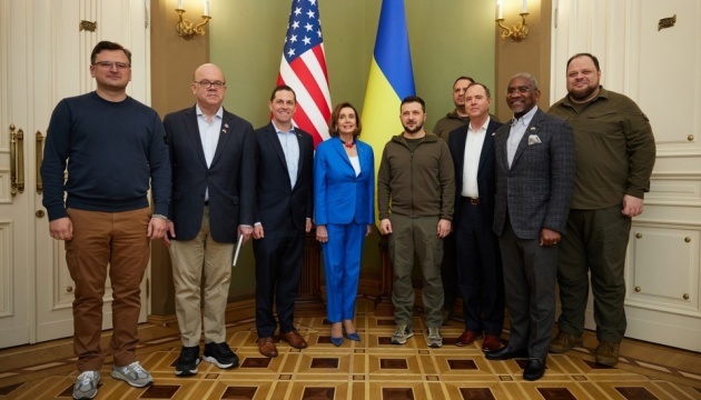 Delegación del Congreso: Estados Unidos apoyará a Ucrania hasta que se logre la victoria