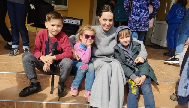 Angelina Jolie podczas nalotu we Lwowie