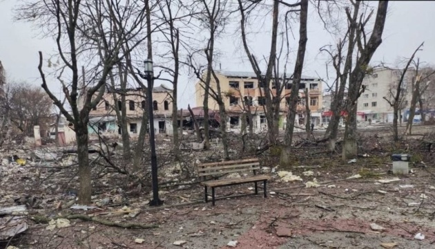 侵略者用集束弹向被占领的伊久姆开火，与此同时归咎于乌克兰武装部队