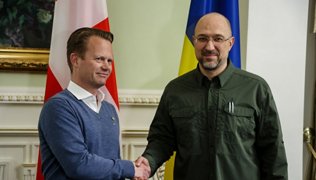Shmygal: Dinamarca ayudará a reconstruir Ucrania