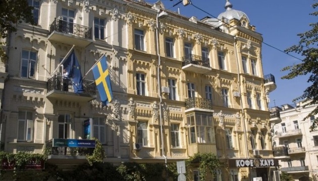 Посольство Швеції поновлює роботу в Києві