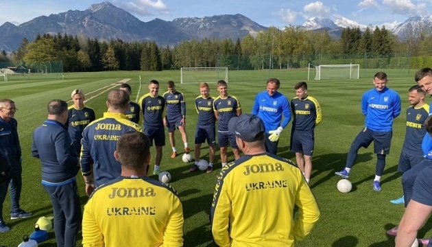Збірна України з футболу провела перше тренування у Словенії