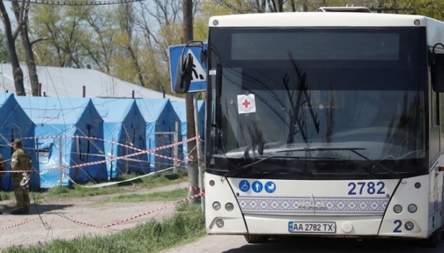 Поліція Київщини з початку війни допомогла евакуювати більш як 100 тисяч осіб