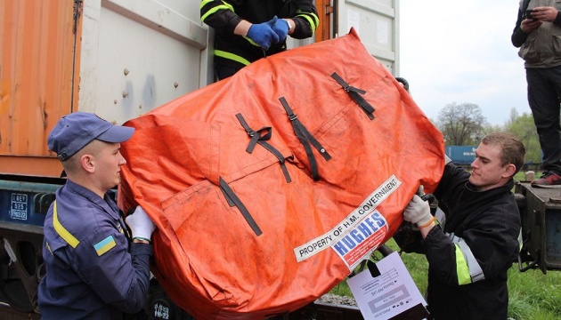 Британія передала сумським рятувальникам амуніцію та обладнання