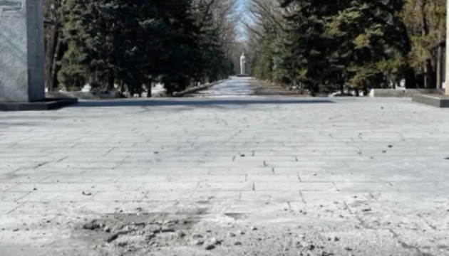 У Харкові вирішили не чіпати «рани» від російських «Градів» на Меморіалі Слави 