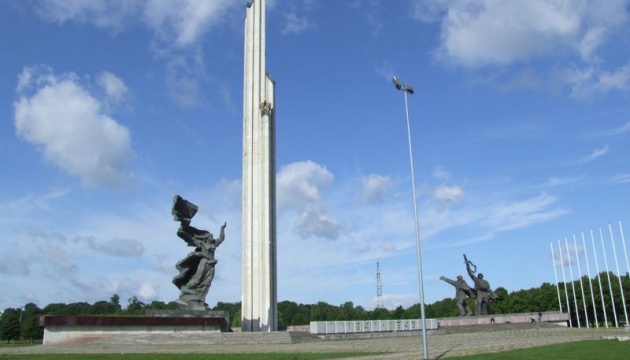 Сейм Латвії підтримав поправку, що дозволяє прибрати радянський меморіал у центрі Риги