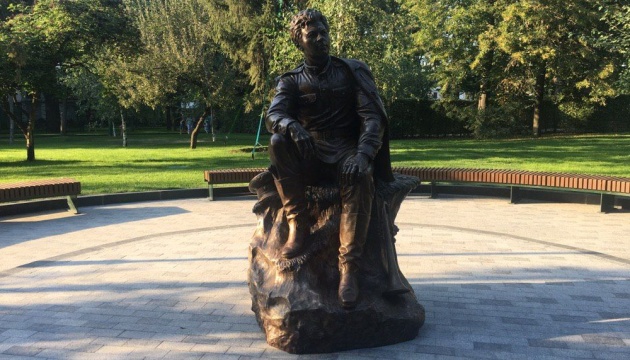 У Харкові після реставрації повернули на місце пам'ятник Леоніду Бикову