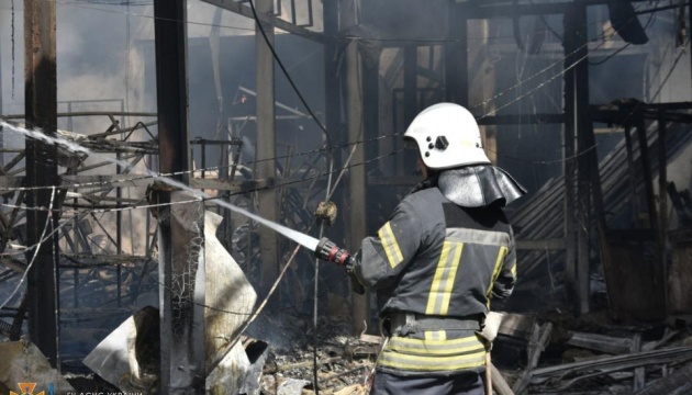 В Одесі ліквідували пожежу після ракетного обстрілу