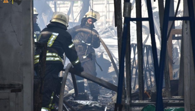 Rescuers extinguish fire caused by Russia’s missile strikes on Odesa