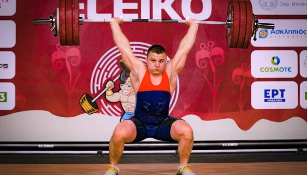 Українець Домбровський виграв «золото» на юніорському ЧС з важкої атлетики 