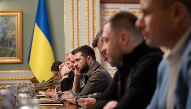 Zelensky: Es imposible desbloquear Mariupol por medios militares ahora 