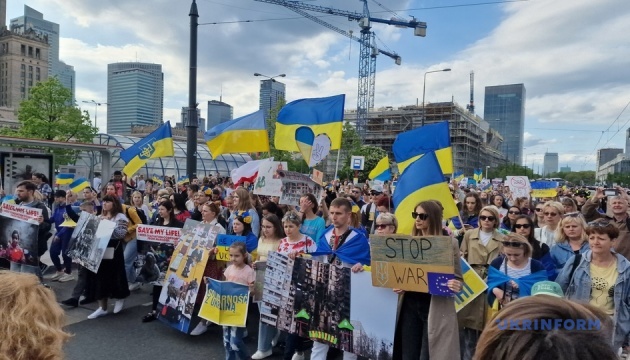 Thousands rally in Warsaw demanding rescue for Mariupol defenders